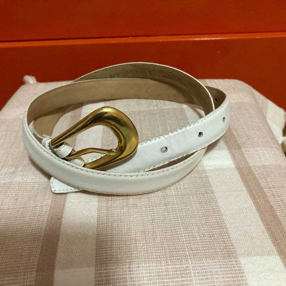 Beacon Hill Skinny White Leather Belt w Gold Buckle Sz L. USED; Good Condition - Picture 8 of 8